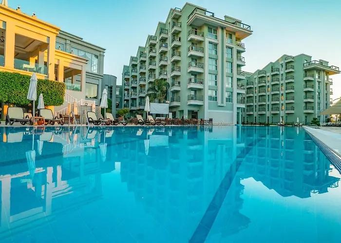 Royal Atlantis Spa & Resort Side